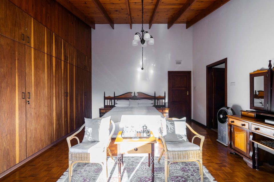 White Room queen bed at The Anchorage Krantzkloof