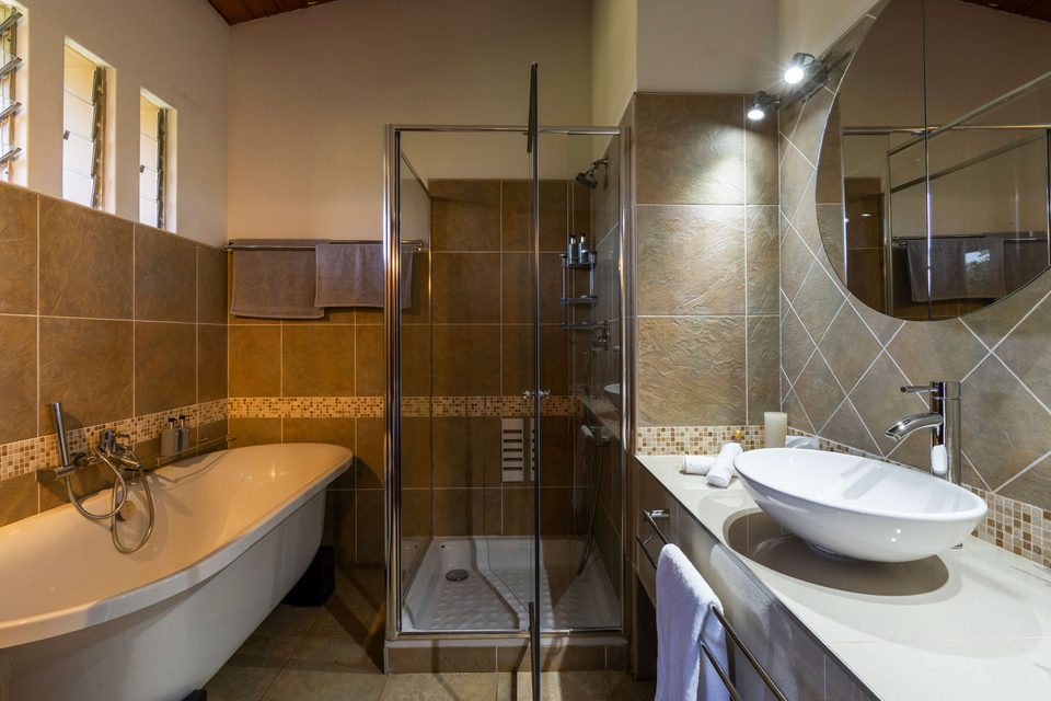 Shower in the Gold Room en-suite bathroom